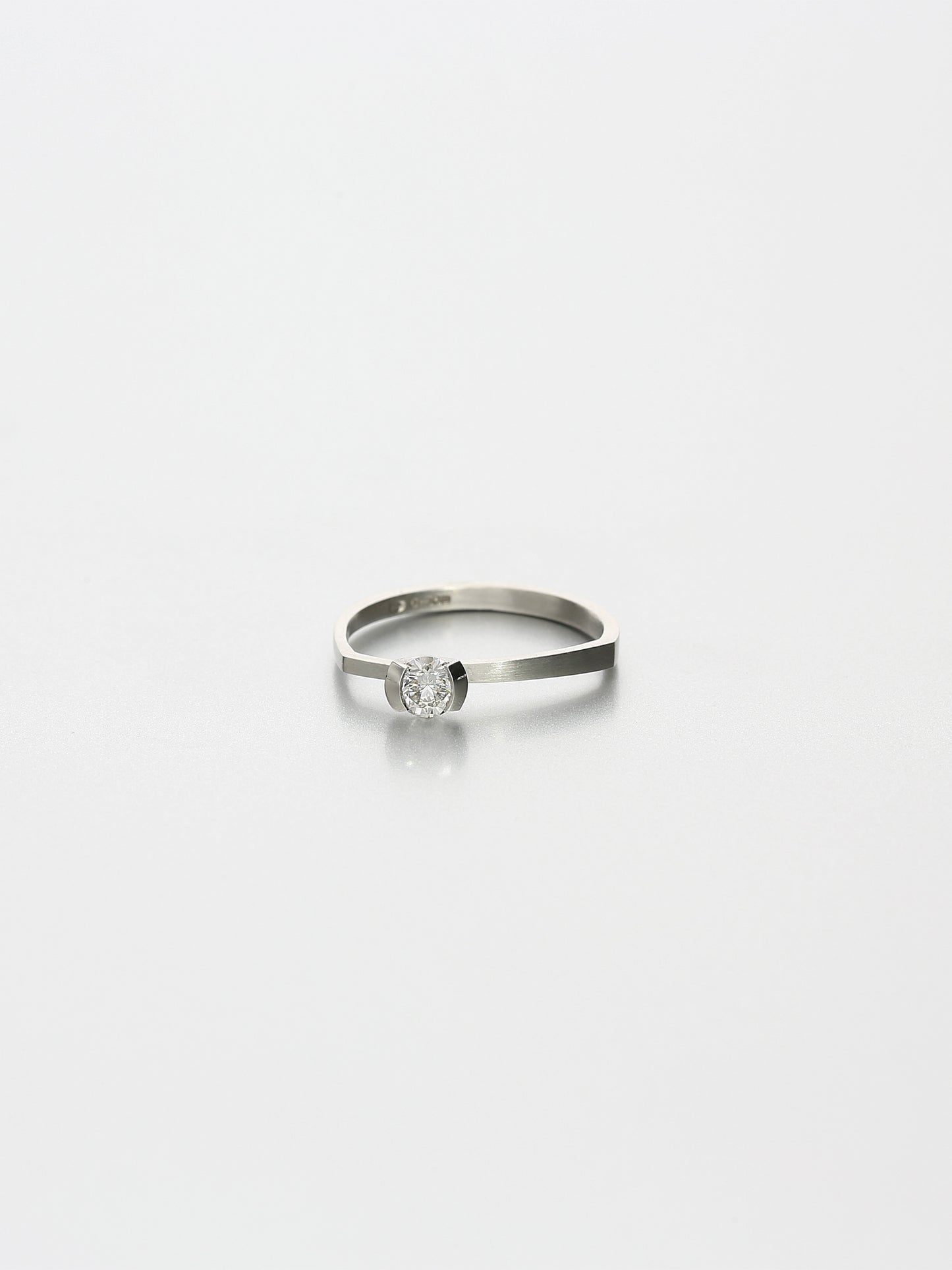 Ava Asymmetric I, Platinum