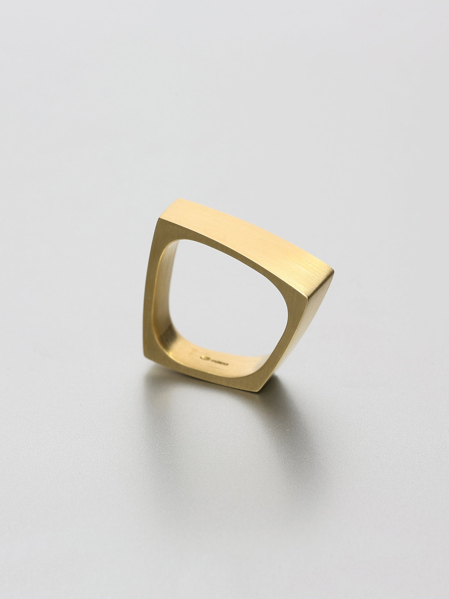 Leo I, Yellow gold