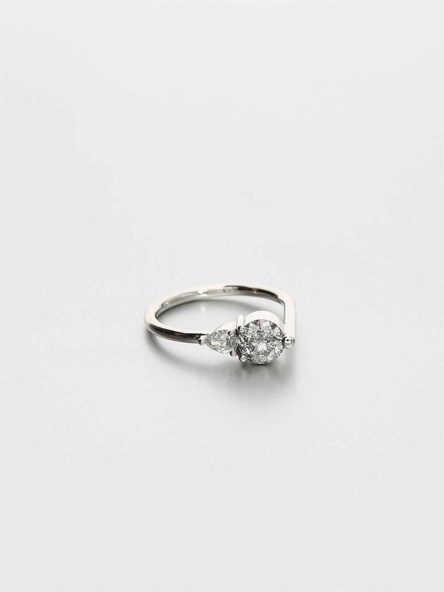 Ada V, Platinum
