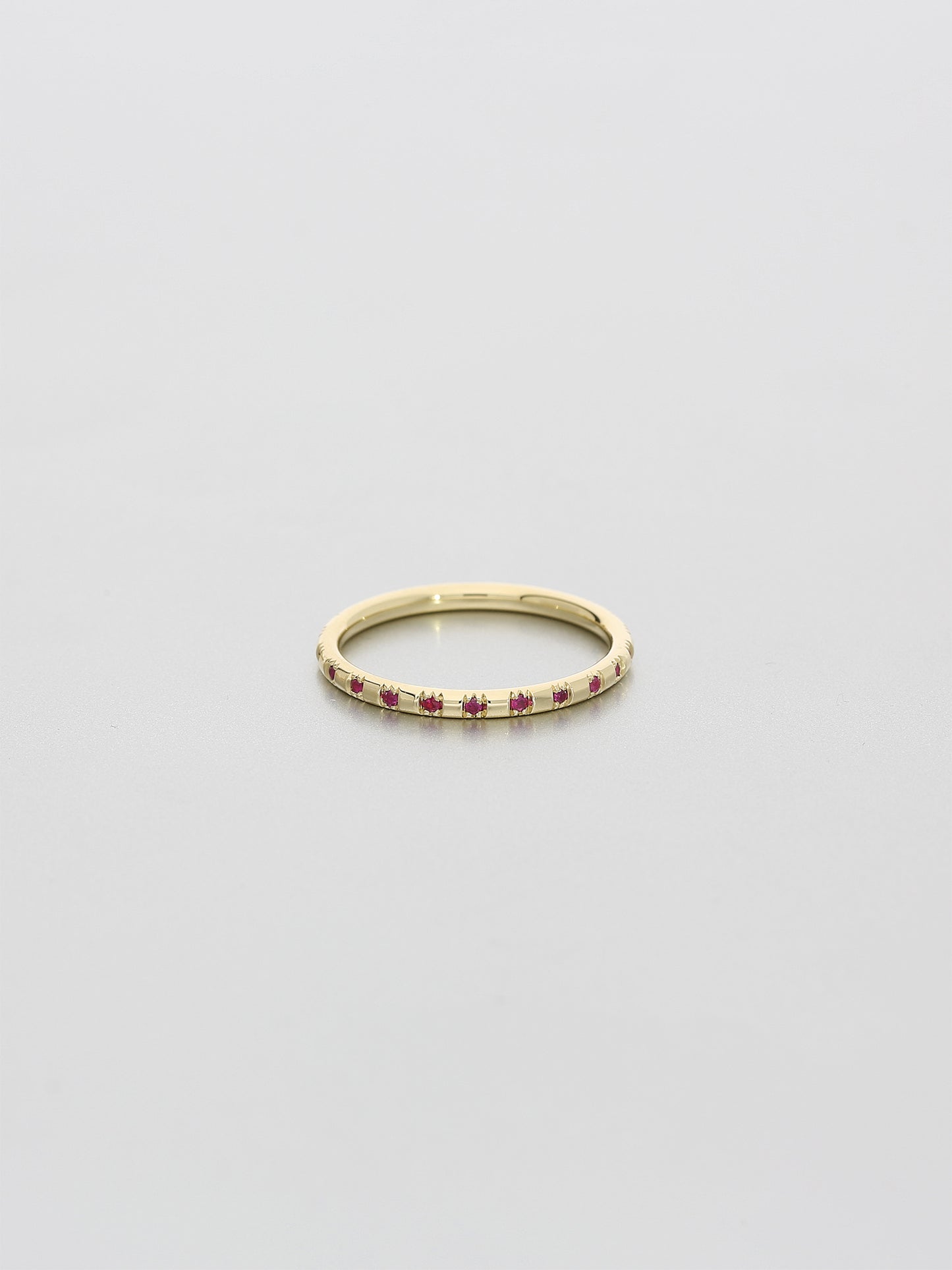 Fine Single Skip, Yellow gold Rubies