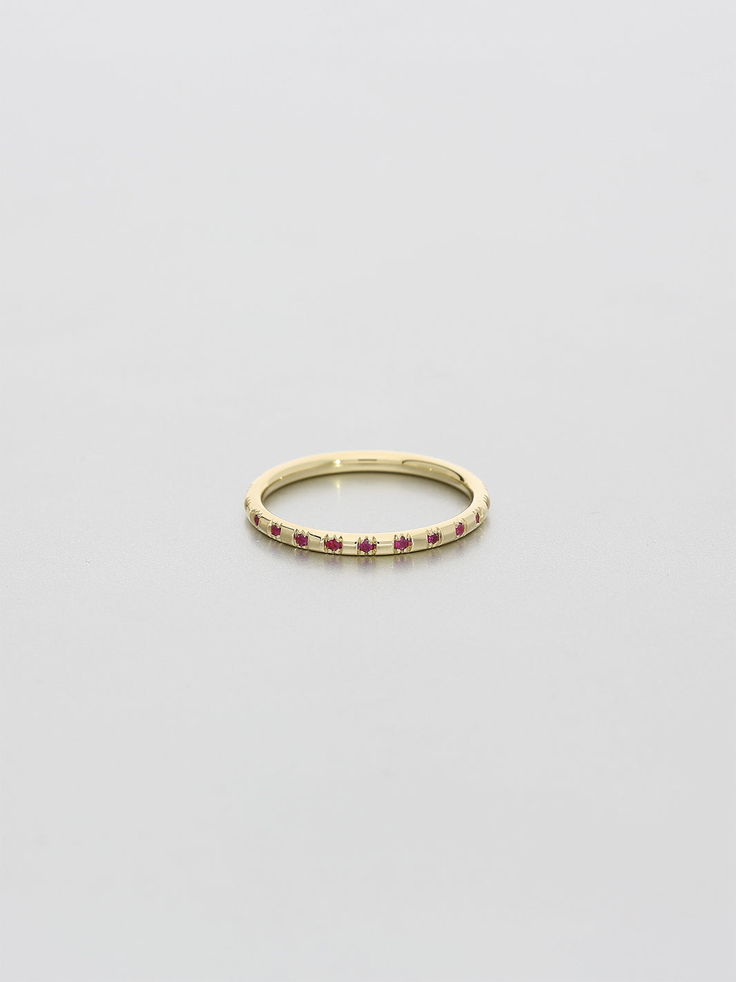 Fine Single Skip, Yellow gold Rubies