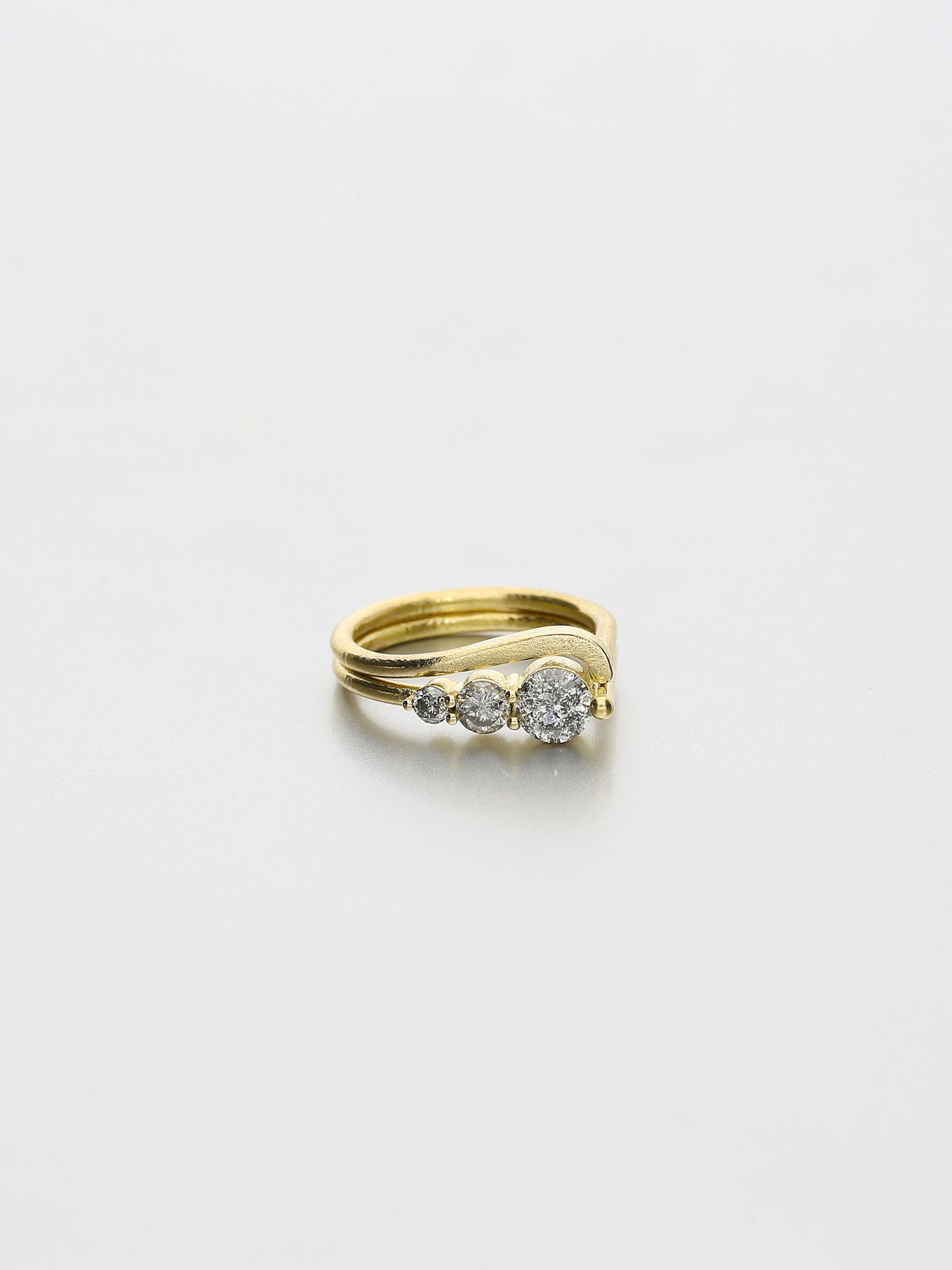Ada I, Yellow gold