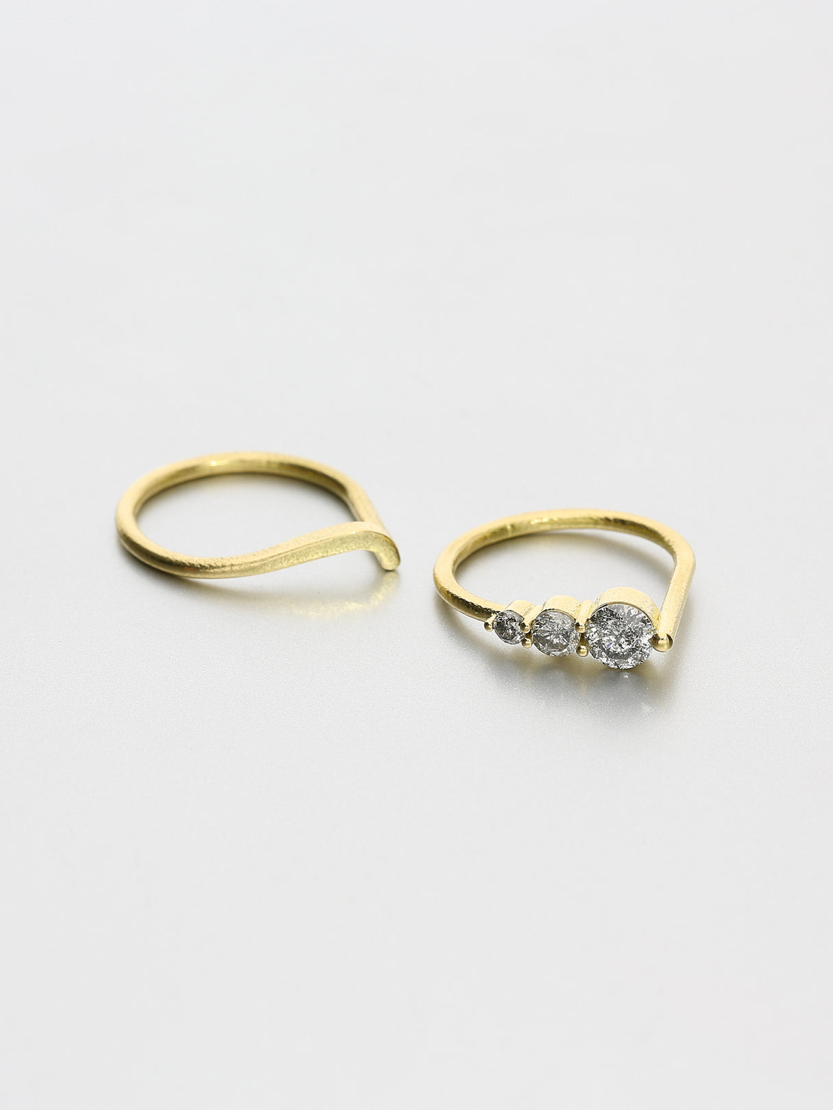 Ada I, Yellow gold