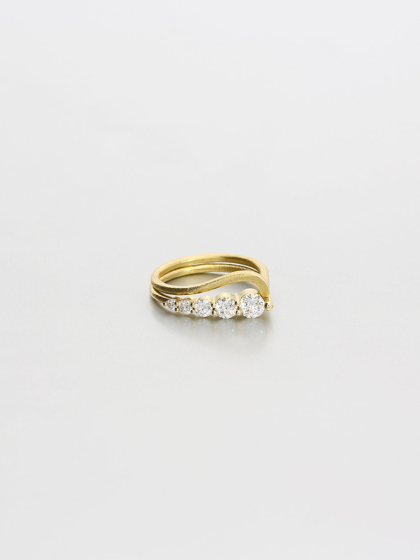 Ada II, Yellow gold