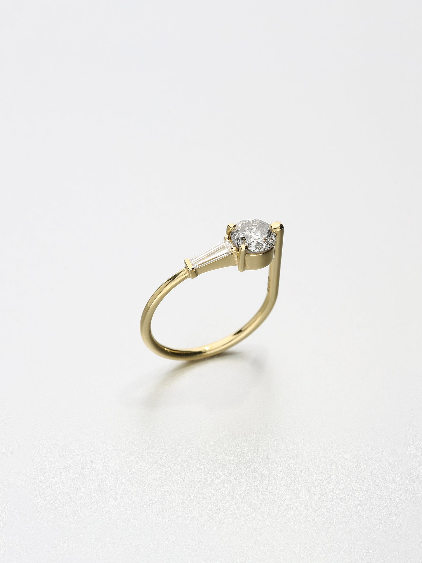 Ada IV, Yellow gold