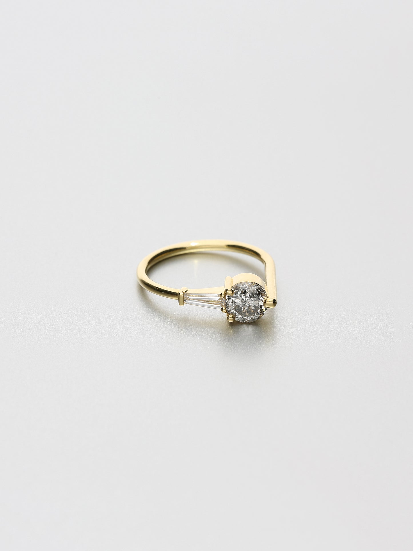 Ada IV, Yellow gold