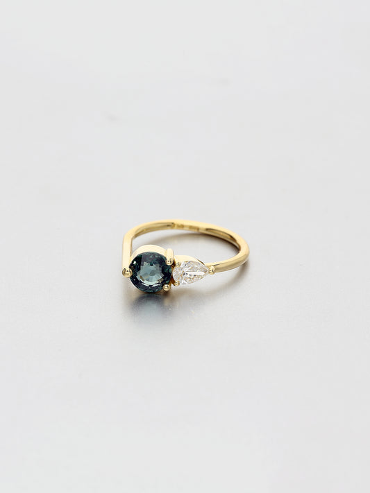 Ada V, Yellow gold Sapphire