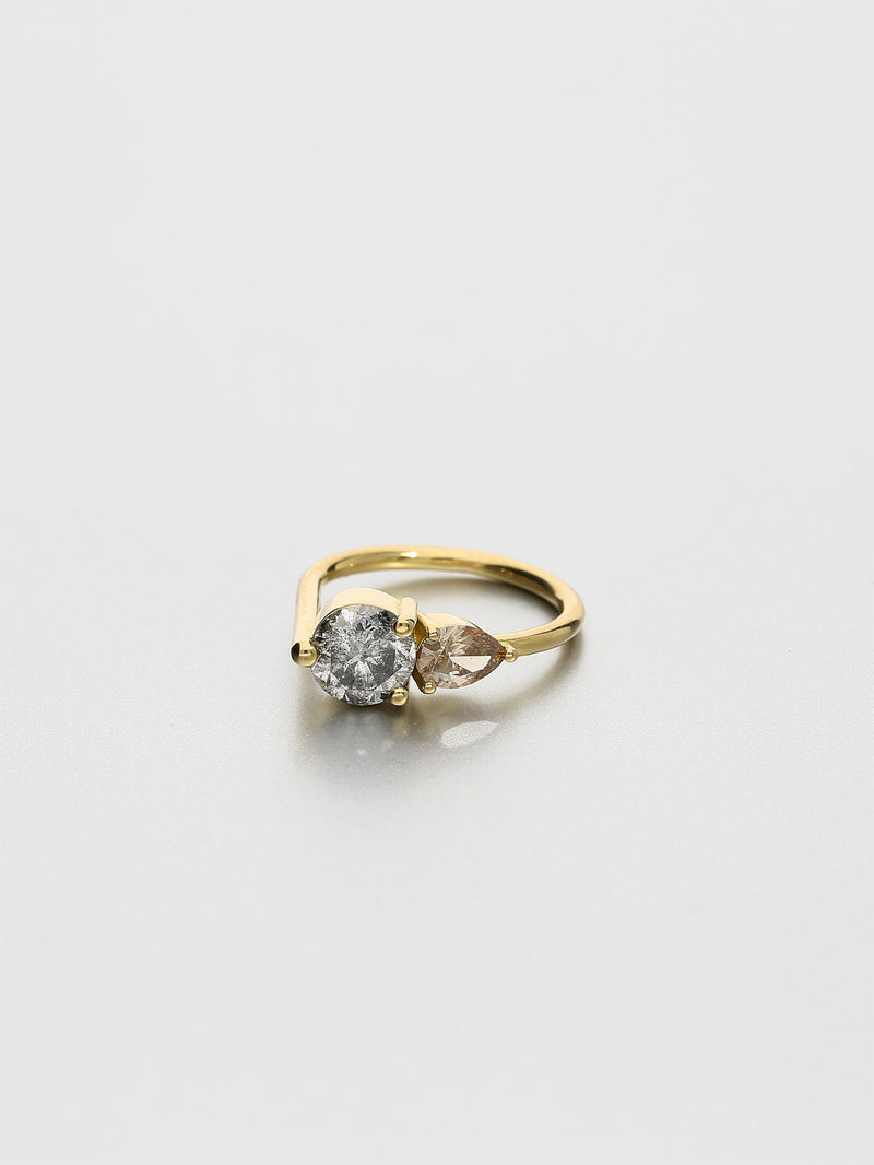 Ada V, Yellow gold, Salt and Pepper