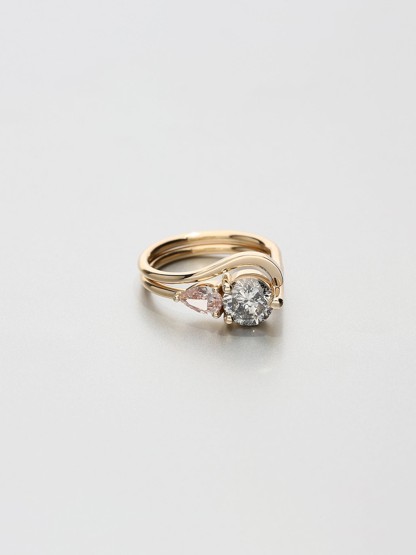 Ada V, Rose gold