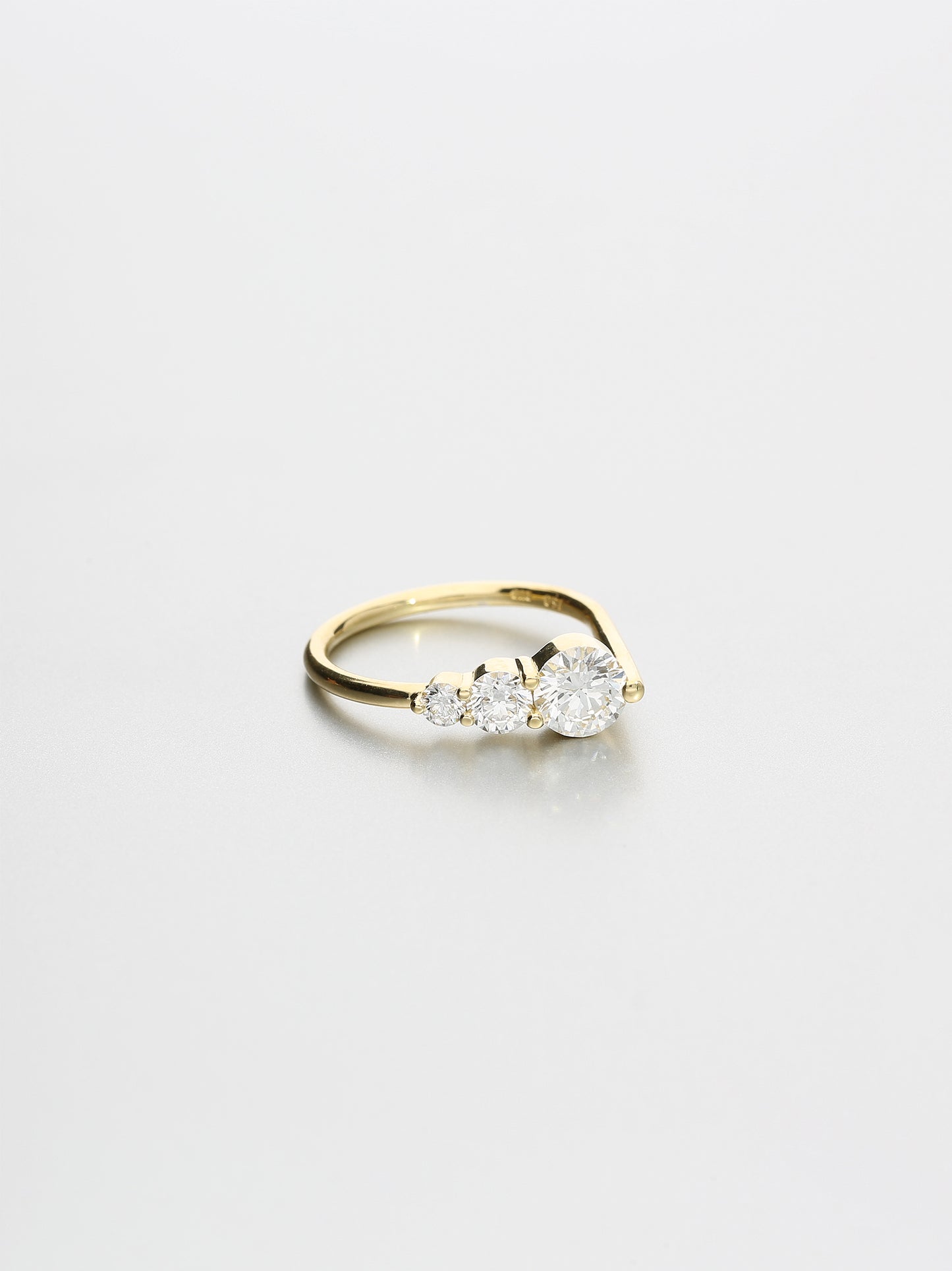 Ada I, Yellow gold