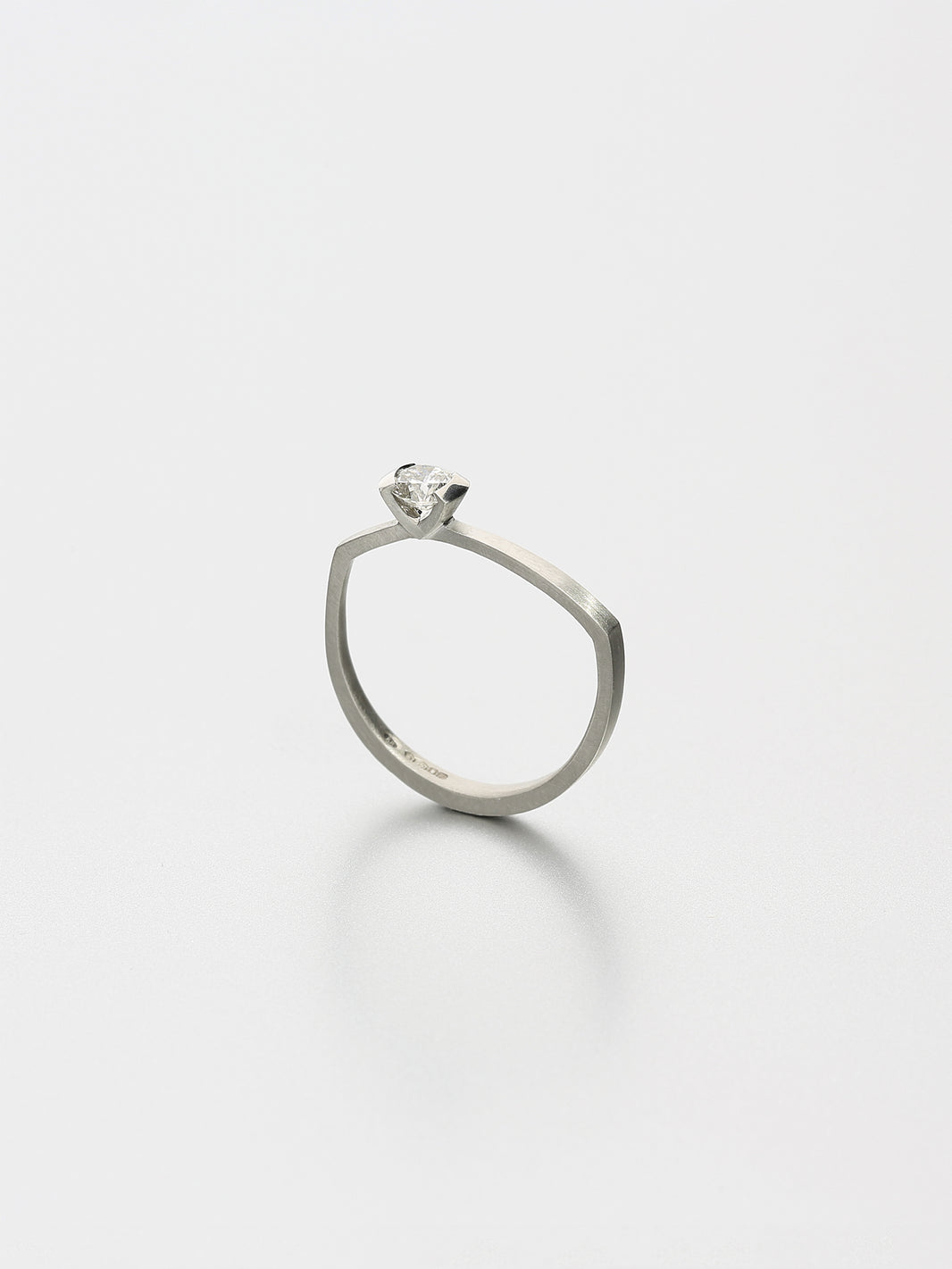 Ava Asymmetric I, Platinum