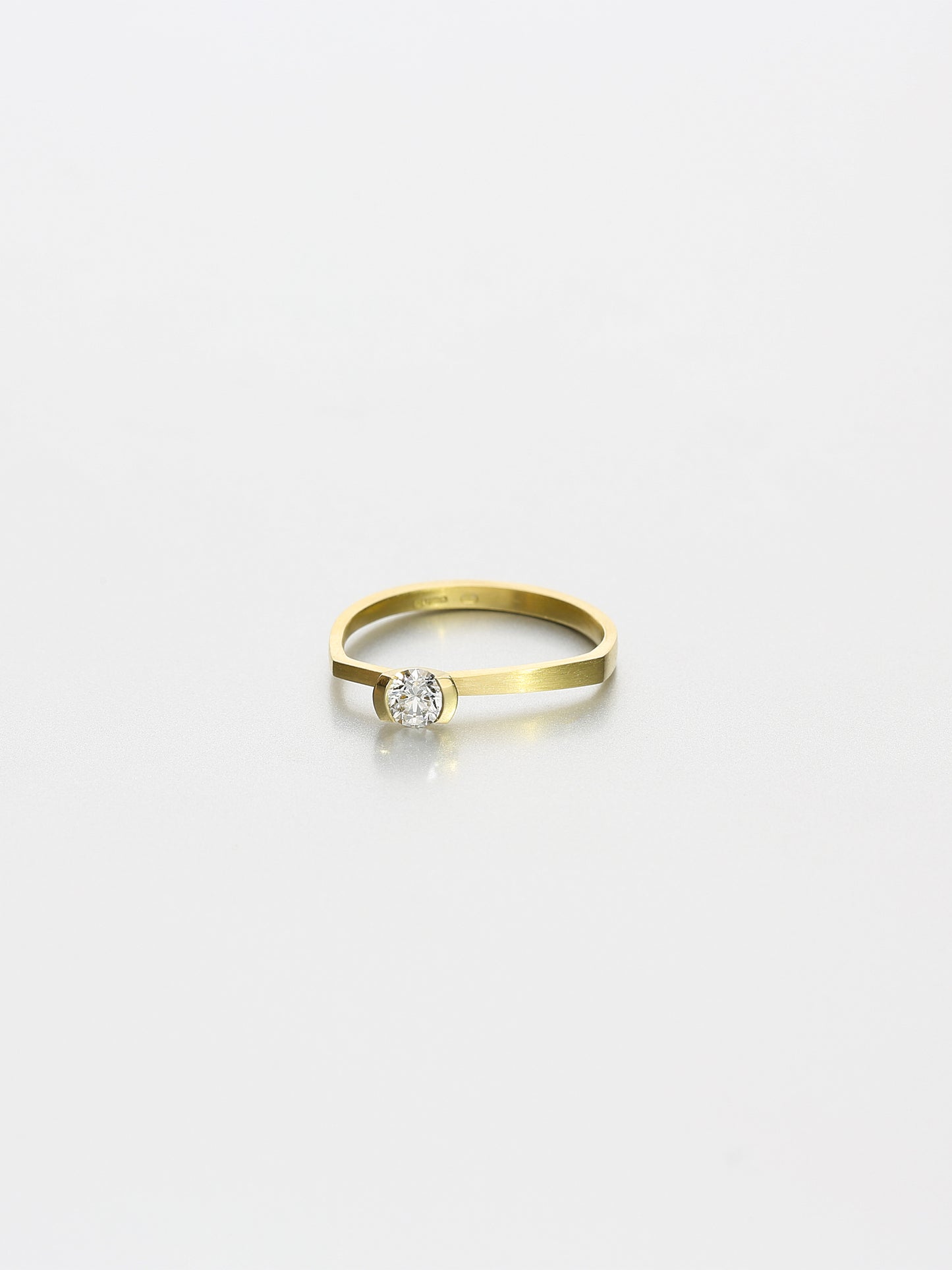 Ava Asymmetric I, Yellow gold