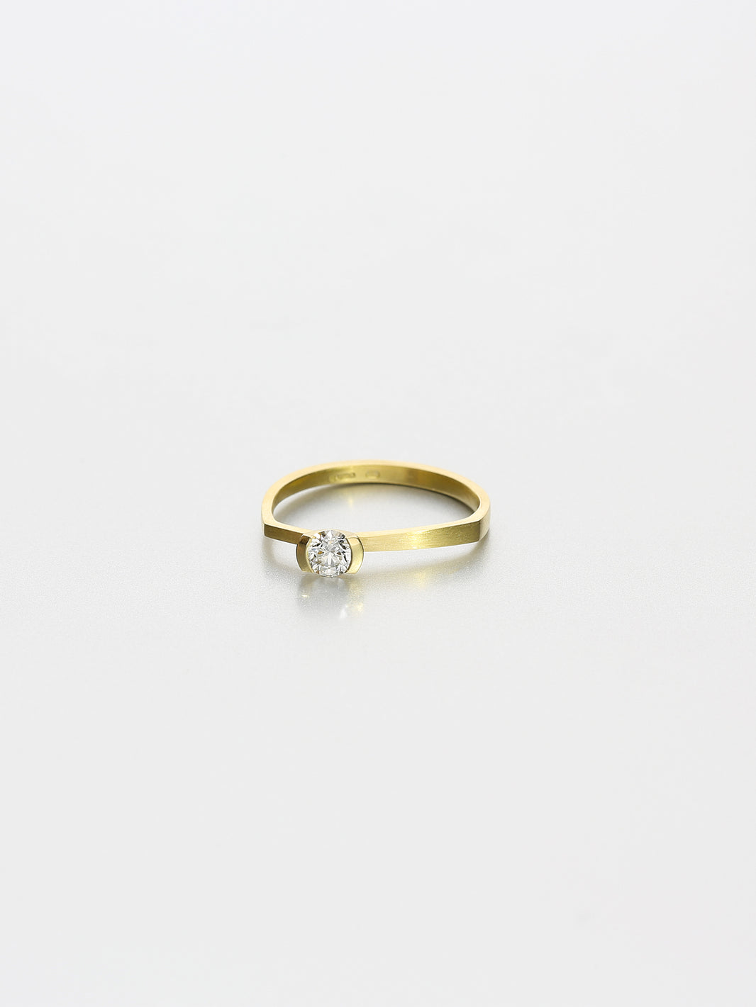 Ava Asymmetric I, Yellow gold