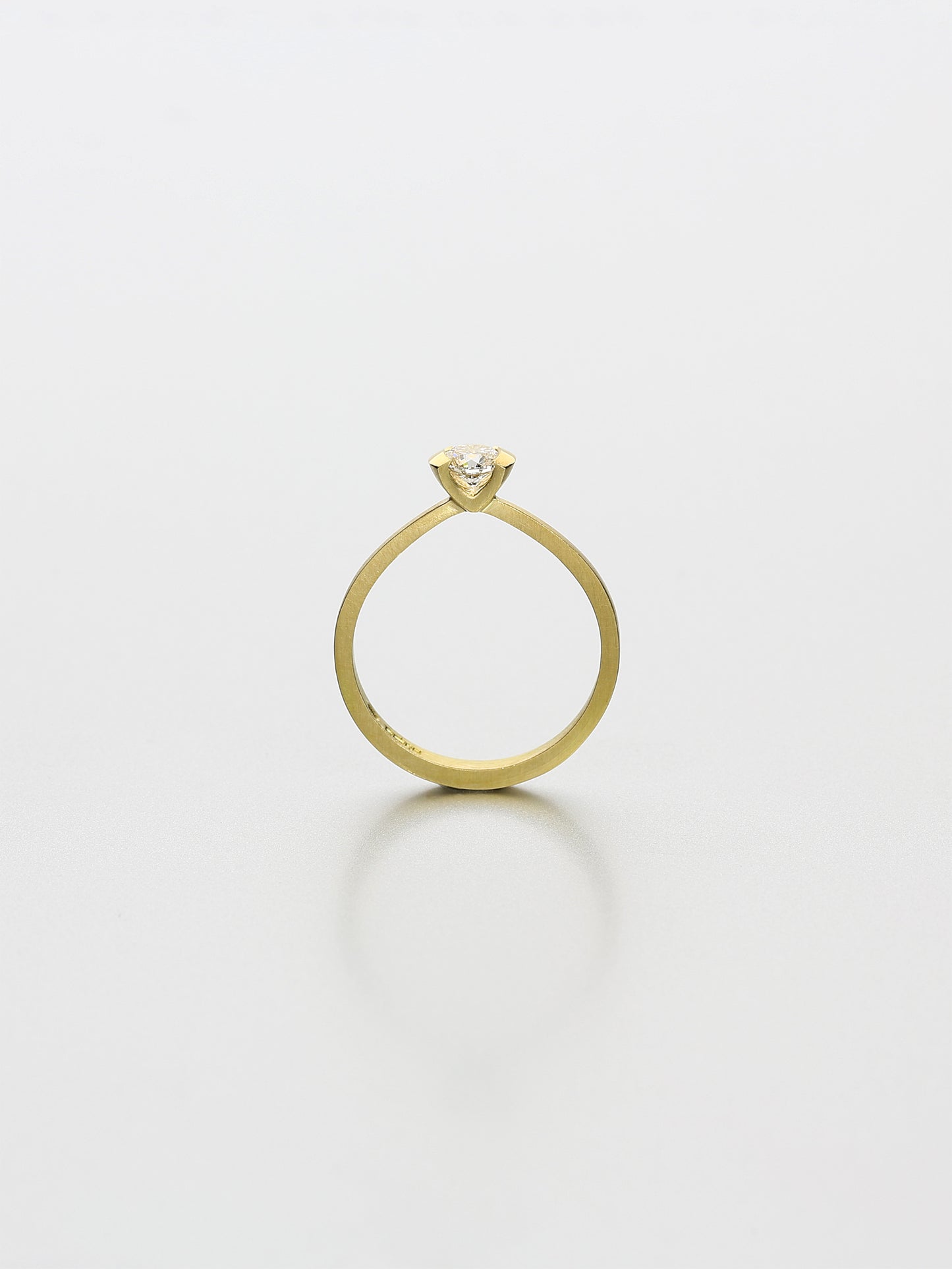 Ava Classic I, Yellow gold