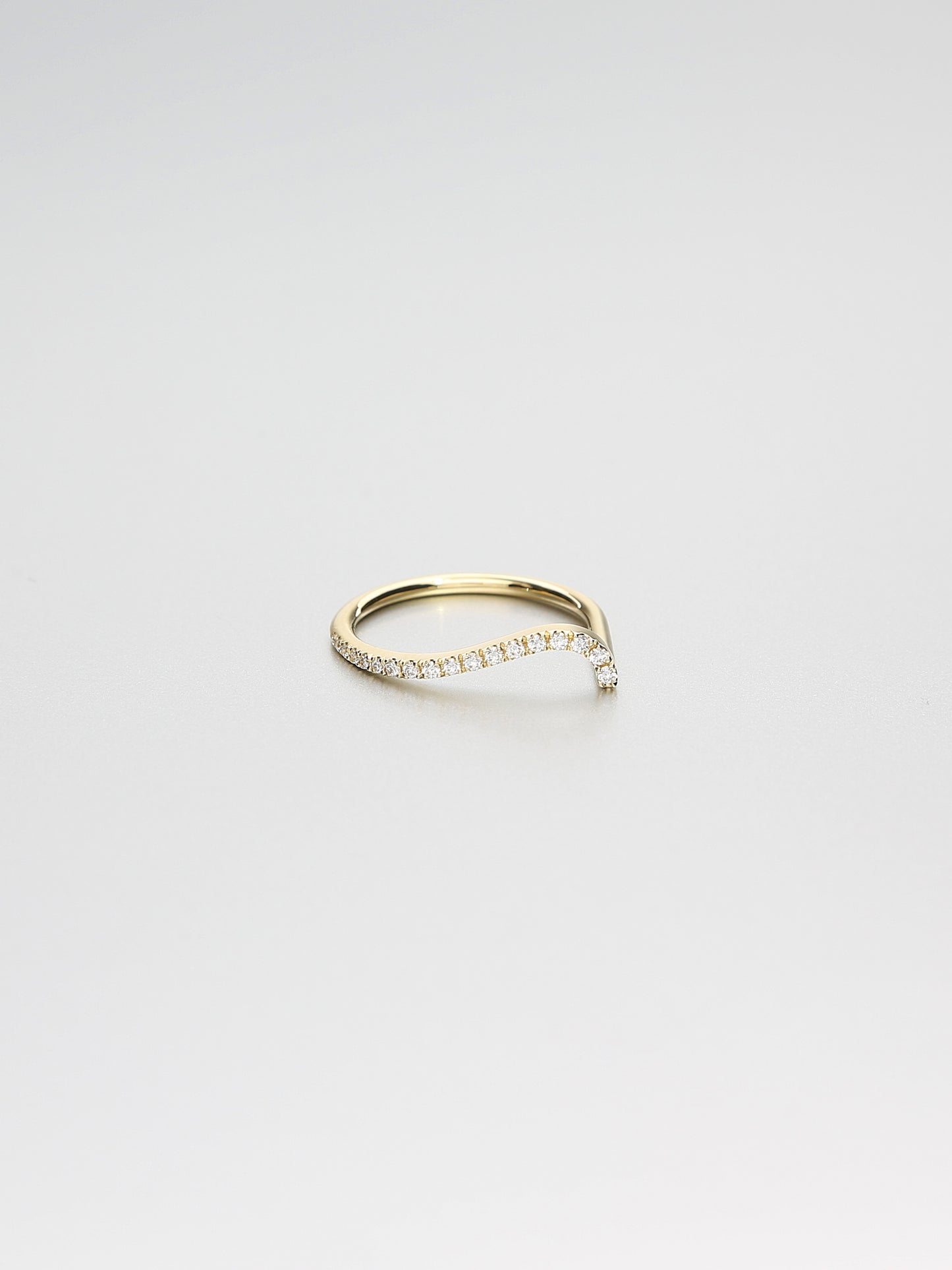 Ada V, Yellow gold