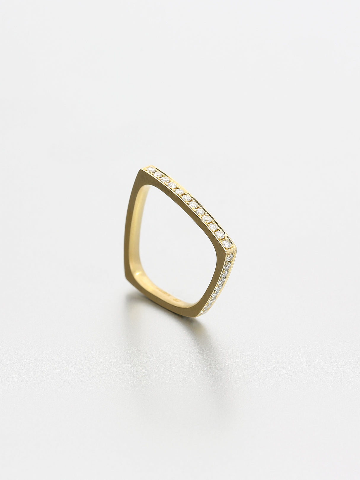 Leo VIII, Yellow gold