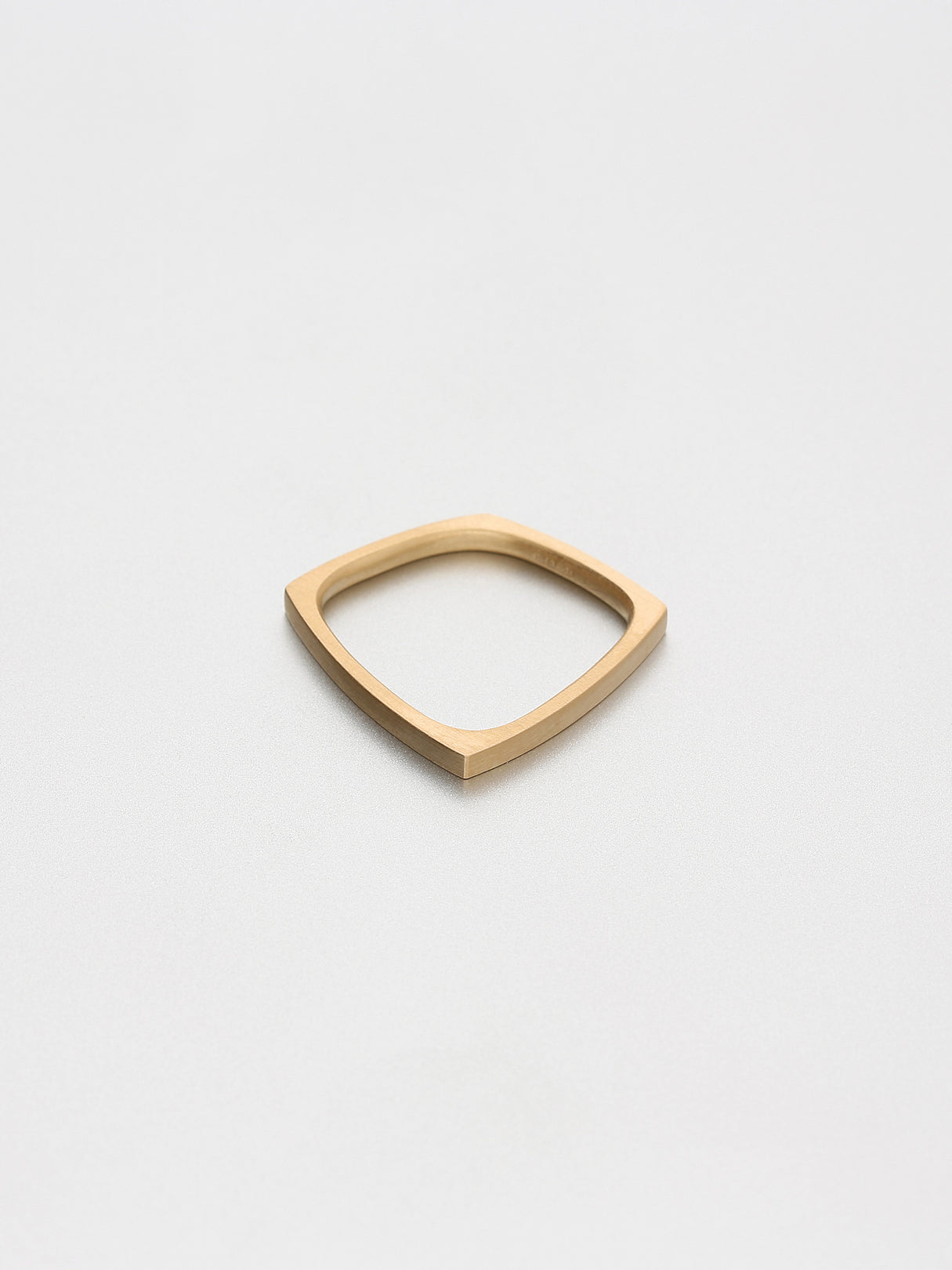 Leo VIII, Rose gold
