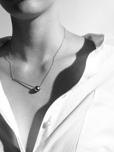 Abacus Pearl Necklace, Yellow gold with dark Tahitian pearl 11mm